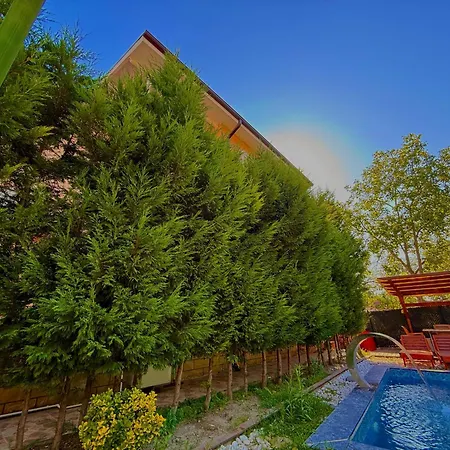 With Hot Pool Tatil Evi