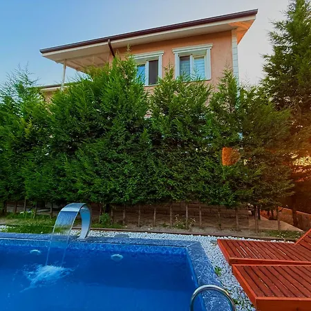 With Hot Pool Tatil Evi *
